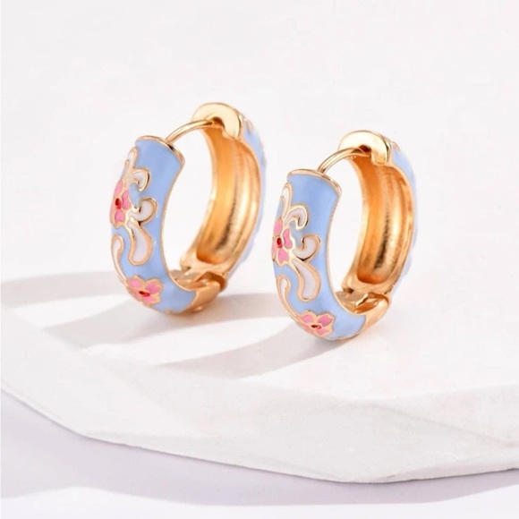 Gorgeous Gold Plated Baby Blue & Pink Floral Enamel Hoop Earrings New - Picture 3 of 7
